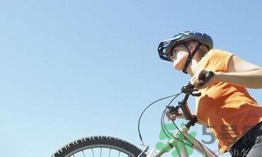 女孩被耳機線割喉 耳機線的正確佩戴方式 女孩被耳機線割喉 耳機線的正確佩戴方式