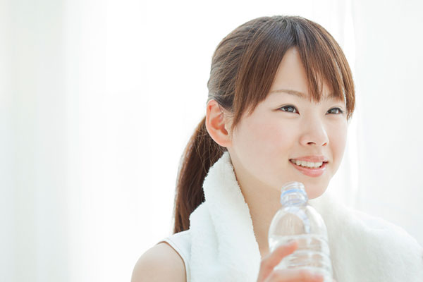 天熱喝冰水好嗎?天熱喝冰水肚子疼怎么辦 天熱喝冰水好嗎?天熱喝冰水肚子疼怎么辦