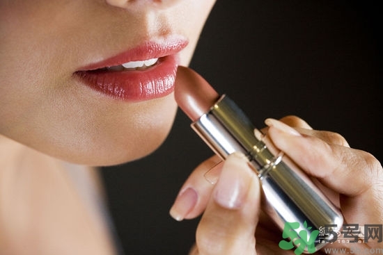 夏天口紅怎么保存？夏天口紅能凍冰箱里嗎？