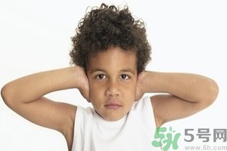 耳朵嗡嗡響怎么治療？耳朵嗡嗡響吃什么藥？