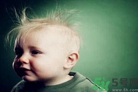 寶寶頭發(fā)少怎么辦？寶寶頭發(fā)少什么原因？