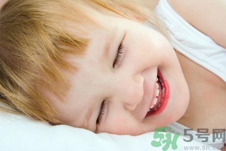 寶寶頭發(fā)黃怎么辦？寶寶頭發(fā)黃什么原因？