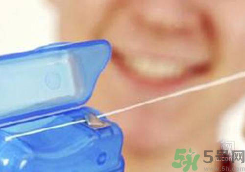 用牙線牙齦出血是怎么回事？用牙線牙齦出血怎么辦？