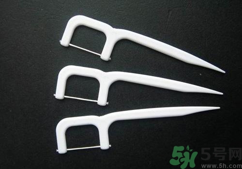 用牙線牙齦出血是怎么回事？用牙線牙齦出血怎么辦？