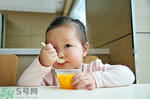 寶寶咳嗽能吃果凍嗎？寶寶多大可以吃果凍？
