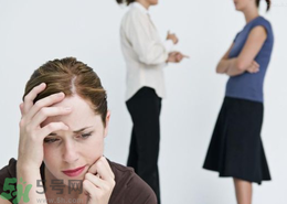 社交恐懼癥的原因及表現(xiàn)？如何治療社交恐懼癥？