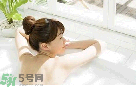 剖腹產(chǎn)后多久可以洗澡？剖腹產(chǎn)后洗澡正確的洗澡方法及注意事項