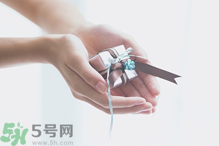 七夕和老婆怎么過？七夕送老婆什么禮物？