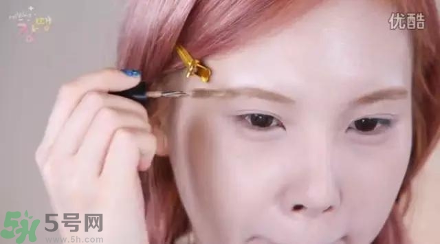 戴眼鏡怎么化妝？眼鏡妝怎么畫