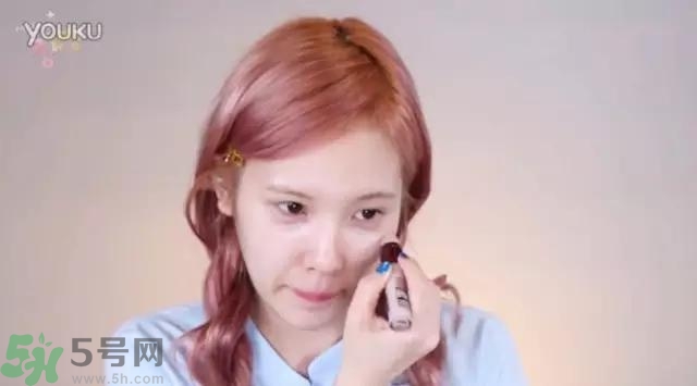 戴眼鏡怎么化妝？眼鏡妝怎么畫