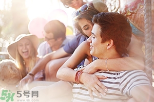 女生喜歡成熟的男生嗎？女生喜歡成熟穩(wěn)重的類(lèi)型嗎？