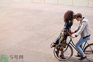 女生喜歡成熟的男生嗎？女生喜歡成熟穩(wěn)重的類(lèi)型嗎？