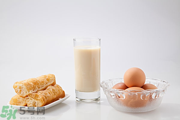 豆奶粉結(jié)塊還能喝嗎？豆奶粉分層還能喝嗎？