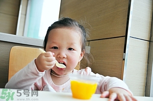 寶寶咳嗽能吃果凍嗎？寶寶多大可以吃果凍？