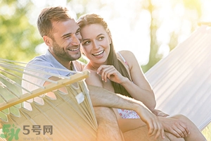 女生喜歡成熟的男生嗎？女生喜歡成熟穩(wěn)重的類(lèi)型嗎？