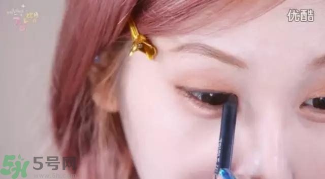 戴眼鏡怎么化妝？眼鏡妝怎么畫