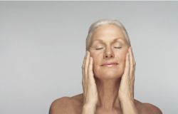 女人絕經前的癥狀以及年齡？治療女人絕經的小偏方