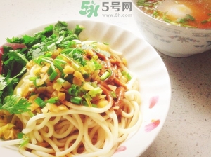 吃熱干面會(huì)長胖嗎?一碗熱干面的熱量高嗎 吃熱干面會(huì)長胖嗎?一碗熱干面的熱量高嗎