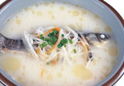 孕婦喝鯽魚(yú)湯有什么好處？孕婦喝鯽魚(yú)湯的功效與作用