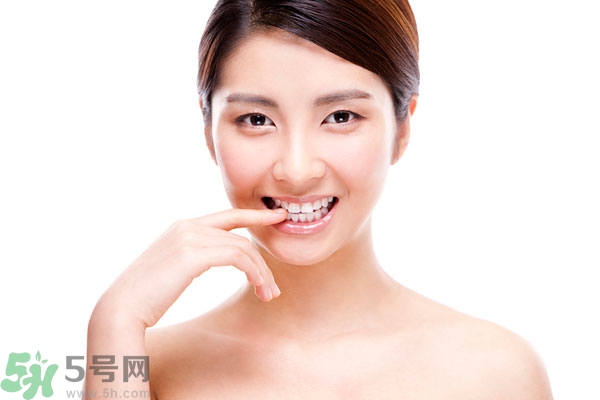 寶寶為什么喜歡咬指甲？寶寶咬指甲是怎么回事？