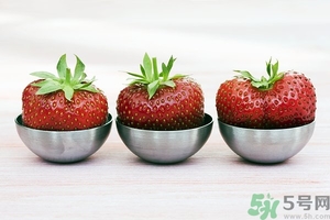 草莓有點爛還能吃嗎？草莓爛了一點還能吃嗎？