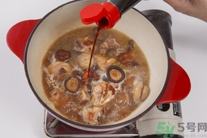 板栗燉鴨好還是燉雞好？栗子燒雞的家常做法