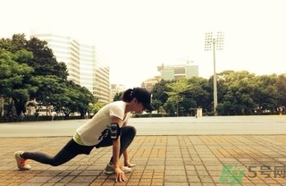 女生健身喝什么牛奶好？女生健身吃什么好？