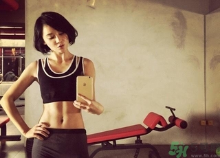 女生健身喝什么牛奶好？女生健身吃什么好？