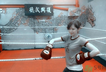 女生健身喝什么牛奶好？女生健身吃什么好？