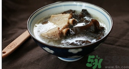 排骨湯可以放木耳嗎?排骨湯加木耳的功效與作用 排骨湯可以放木耳嗎?排骨湯加木耳的功效與作用