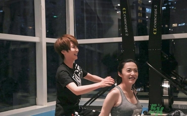 女生去健身房怎么穿衣服？女生去健身房穿什么鞋？