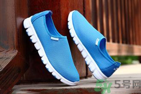 新鞋的塑膠味怎么去除？新鞋有塑膠味怎么辦？