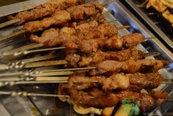 吃羊肉串后吃什么好?吃完烤羊肉串后吃什么排毒好? 吃羊肉串后吃什么好?吃完烤羊肉串后吃什么排毒好?