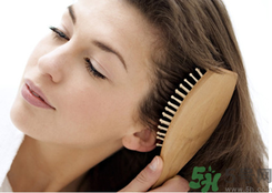 為什么秋季季容易脫發(fā)？秋季脫發(fā)嚴(yán)重怎么辦？