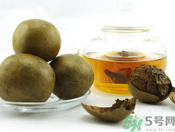 羅漢果可以和菊花一起泡水喝嗎？羅漢果菊花茶的做法及營(yíng)養(yǎng)價(jià)值