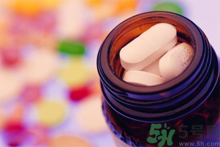 運動員感冒一天吃6片抗生素需要注意什么？抗生素吃多了會怎么樣？