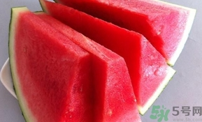 花甲可以和西瓜一起吃嗎?花甲能和西瓜同吃嗎? 花甲可以和西瓜一起吃嗎?花甲能和西瓜同吃嗎?