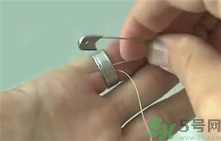 戒指無法取下怎么辦?如何巧取戒指 戒指無法取下怎么辦?如何巧取戒指