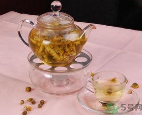 胖大海可以和菊花一起泡水喝嗎？胖大海和菊花一起泡水喝的功效