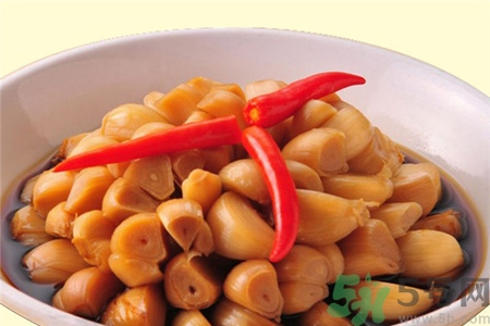 醋泡大蒜可以治療灰指甲嗎？醋泡大蒜怎樣治療灰指甲？