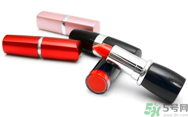 皮膚黑涂什么顏色口紅好看？皮膚白涂什么顏色的口紅？