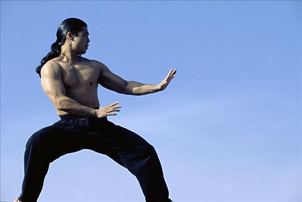 深蹲的正確做法 深蹲的標(biāo)準(zhǔn)動作是怎樣的？