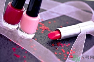 皮膚黑涂什么顏色口紅好看？皮膚白涂什么顏色的口紅？