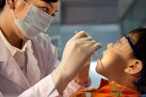 洗牙能讓牙齒變白嗎？洗牙對牙齒有傷害嗎？