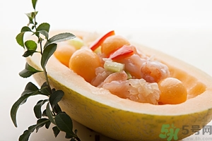 哈密瓜榨汁要加水嗎？哈密瓜榨汁搭配什么？