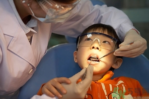 洗牙能讓牙齒變白嗎？洗牙對牙齒有傷害嗎？