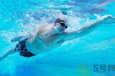 游泳能改善膝關(guān)節(jié)踝關(guān)節(jié)損傷嗎？游泳對膝關(guān)節(jié)炎有益嗎？