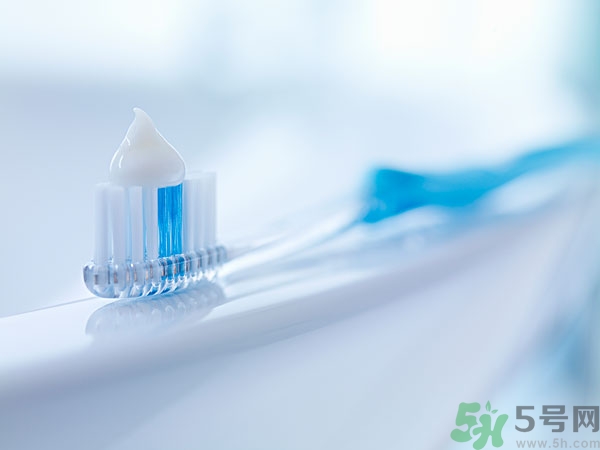 牙膏吃進(jìn)肚子有事嗎?牙膏吃進(jìn)去會(huì)怎么樣 牙膏吃進(jìn)肚子有事嗎?牙膏吃進(jìn)去會(huì)怎么樣