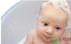 秋季嬰兒要每天洗澡嗎？秋季給嬰兒洗澡的正確步驟