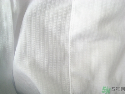 衣服長(zhǎng)黑點(diǎn)怎么洗掉？衣服上長(zhǎng)霉點(diǎn)怎么去除？